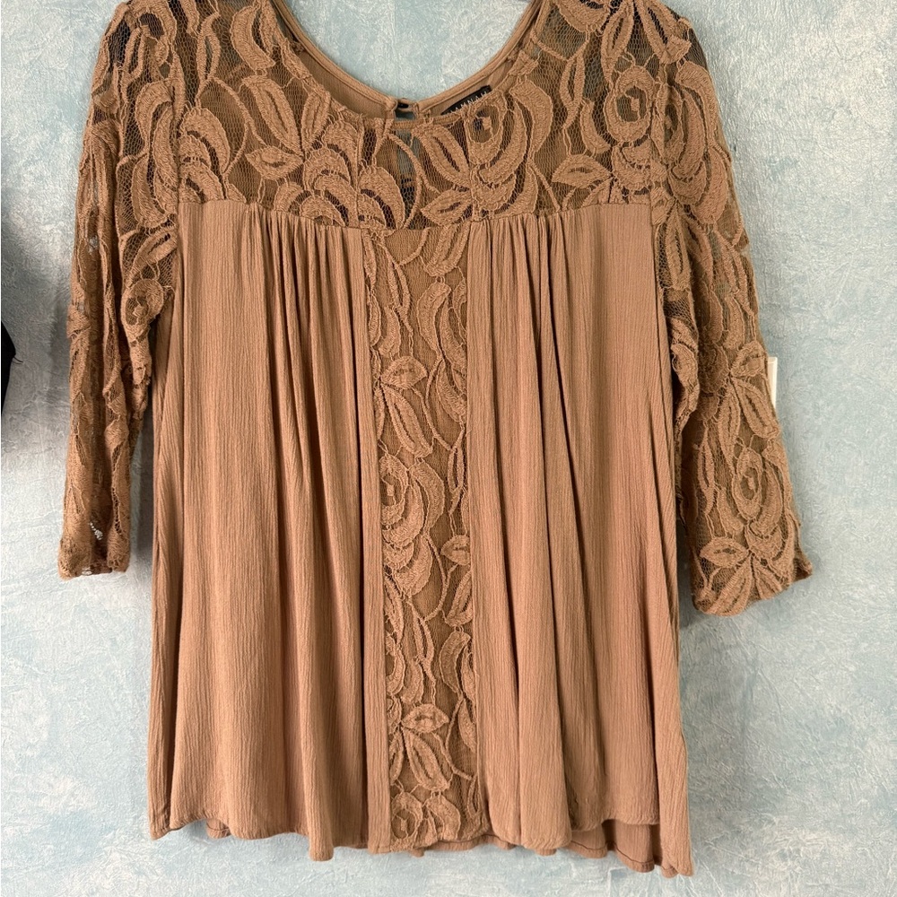 Hannah Floral Lace Blouse in Brown